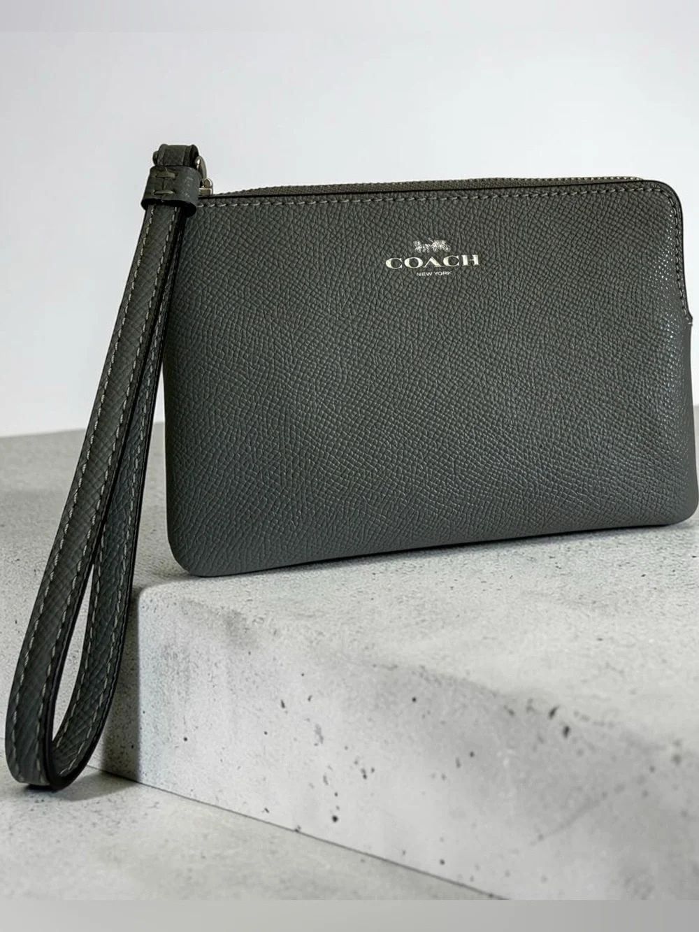 Coach Women’s Gray Crossgrain Leather Zip Wristlet Clutch Wallet Silver Logo